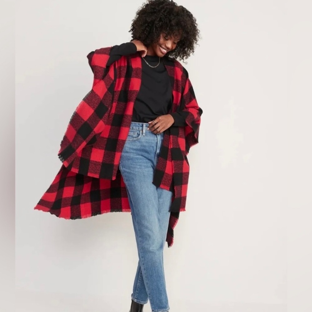 ✨NWT✨ OLD NAVY Buffalo Check Red and Black Plaid Blanket Wrap - One Size